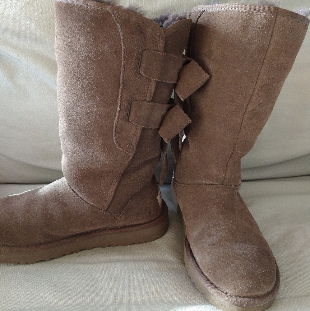 UGG brown Bailey Bow tall excellent barely worn 5